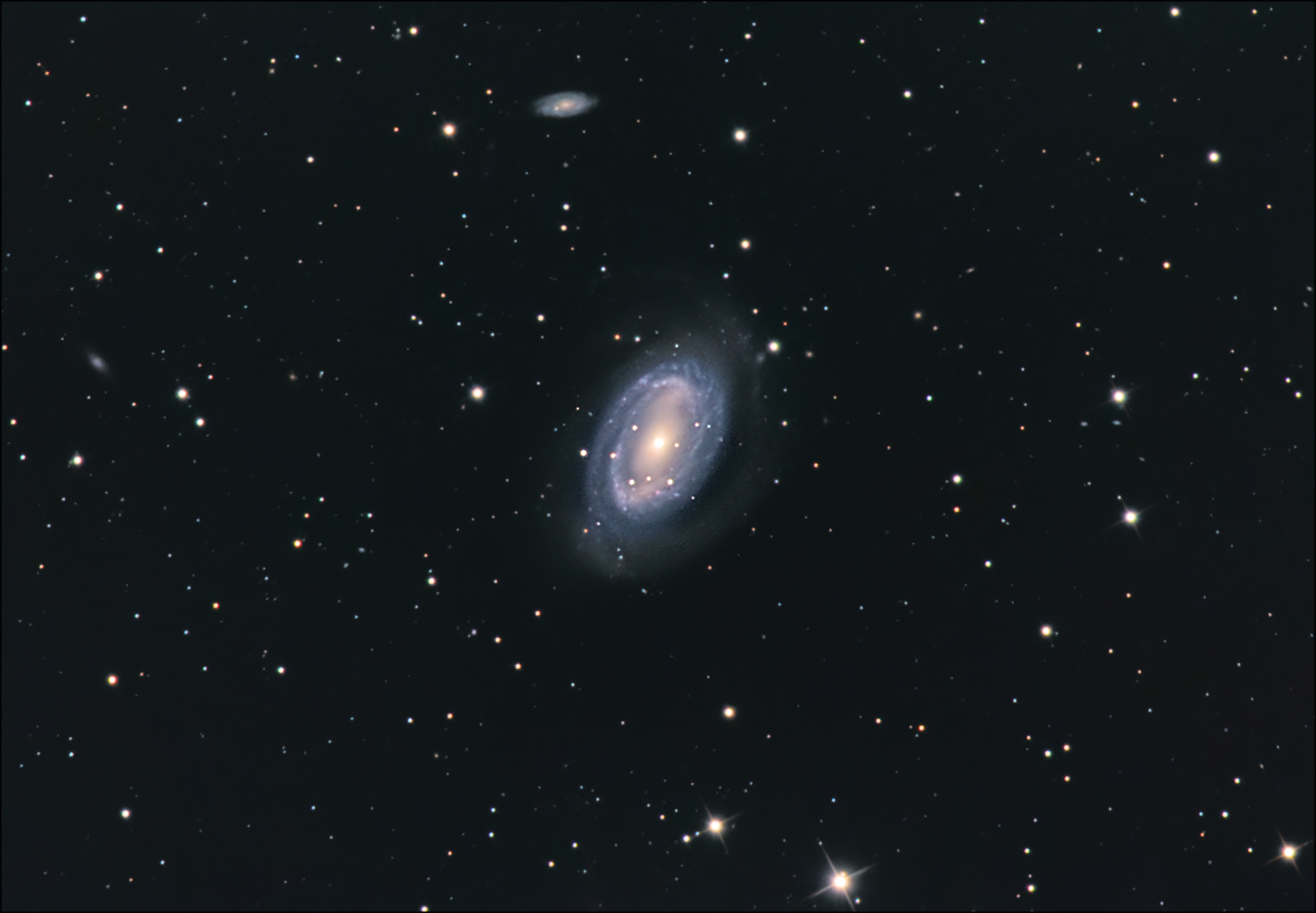 NGC4725